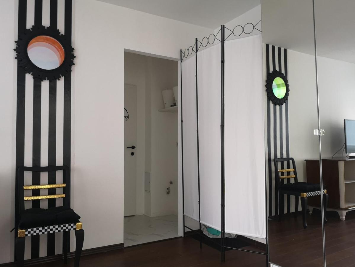 Eclectic Vibes Gara De Nord Apartment *